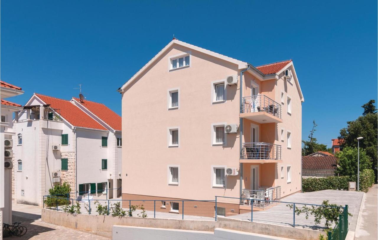Cozy Apartment In Supetar With Kitchen Exterior photo